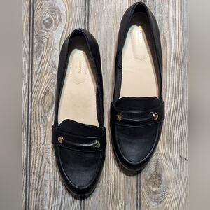 SALE 💰 Liz Claiborne size 9 black flats in excellent condition with memory foam